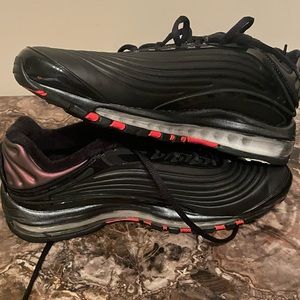 2018
Air Max Deluxe SE 'Black Crimson'